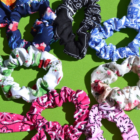 RED BANDANA BOW SCRUNCHIE! - Picture 4 of 5